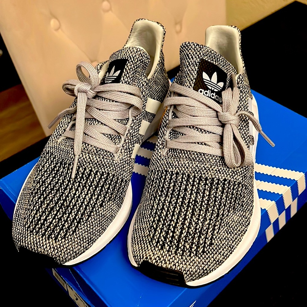 Adidas NEW in box Swift Run Tennis shoe Gray